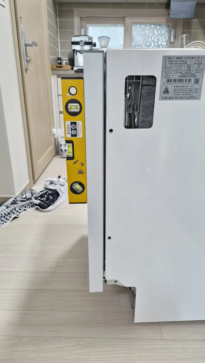 식기세척기설치위치 — 칸에 세운 기기 옆판