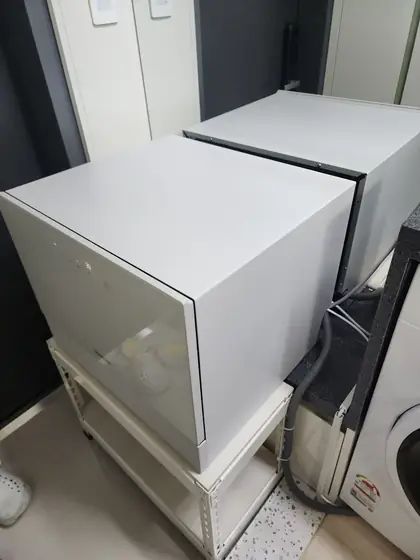 프리스탠딩식기세척기 — 받침 위 설치 완료